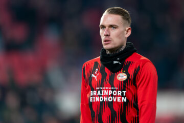 Rick Karsdorp als reserve van PSV