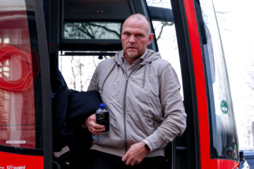 Joseph Oosting stapt de bus uit