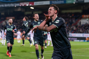 Tika de Jonge viert zijn doelpunt