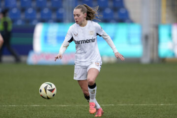 Janou Levels in actie namens Bayer Leverkusen