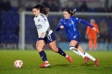 Wieke Kaptein (Chelsea) in het duel met Leicester City