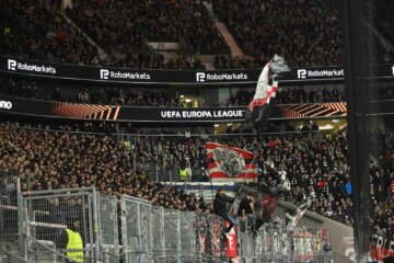 Het uitvak met Ajax-supporters bij Eintracht Frankfurt