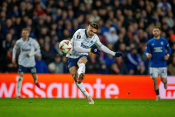 Dusan Tadic schiet op doel