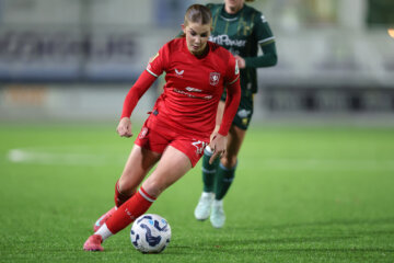 Rose Ivens in actie namens FC Twente