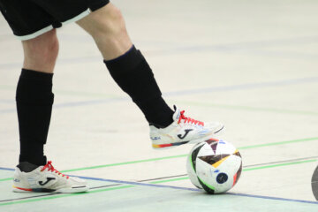 Een bal in het futsal