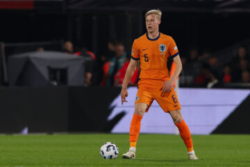 Jan Paul van Hecke tegen Spanje