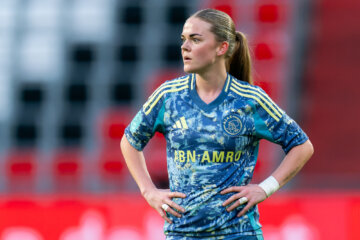 Milicia Keijzer in het Ajax-shirt