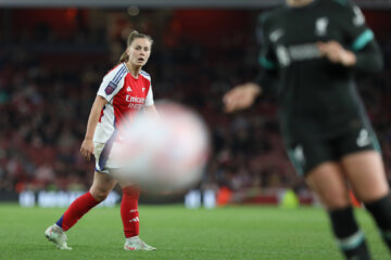 Victoria Pelova bij Arsenal