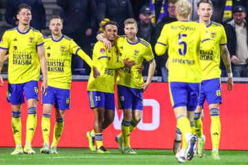 Michael de Leeuw viert doelpunt