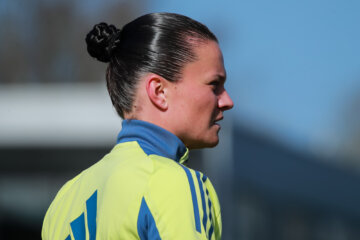 Sherida Spitse in de warming-up bij Ajax