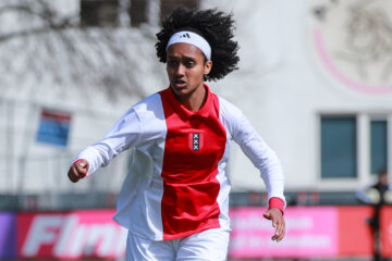 Lily Yohannes bij Ajax