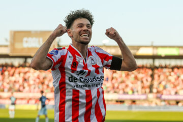 Mitchell van Bergen juicht voor Sparta