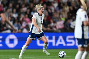 Millie Bright aan de bal namens Engeland