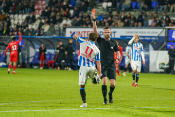 Mats Köhlert krijgt rood