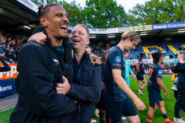 Sébastian Haller met Jordy Zuidam
