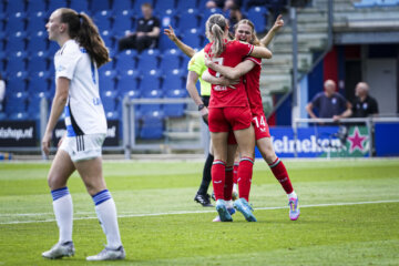 FC Twente juicht na een goal tegen PEC Zwolle