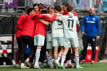 FC Twente viert de treffer van Michal Sadilek