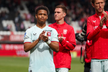 Gerald Alders bedankt de FC Twente-fans
