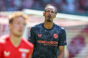 Sébastien Haller kijkt omhoog