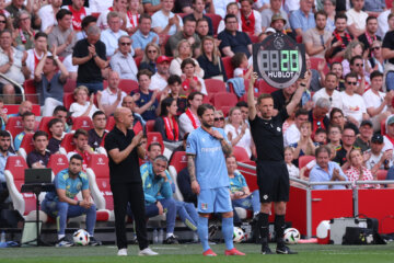 Lasse Schone valt in tegen Ajax