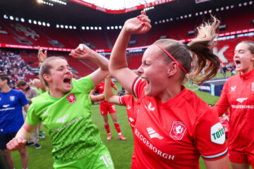 Diede Lemey en Jaimy Ravensbergen vieren feest bij FC Twente