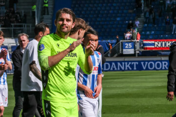 Mickey van der Hart bedankt het publiek