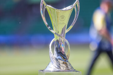 De trofee van de UEFA Women's Champions League