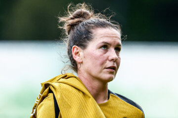 Merel van Dongen op de training van de OranjeLeeuwinnen