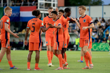 Oranje Onder 19 met rechts Mats Rots