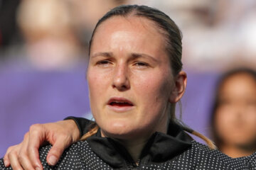 Wieke Kaptein tijdens het volkslied