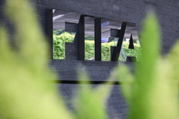 Het logo van de FIFA op het hoofdkwartier in Zürich