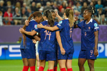 Frankrijk juicht na een goal tegen Wales