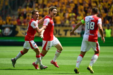 Michal Sadílek juicht bij Slavia Praag