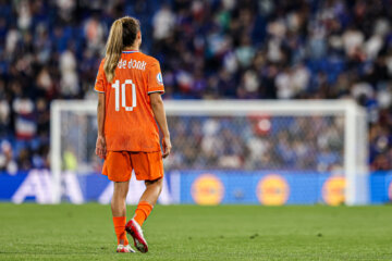 Daniëlle van de Donk na de uitschakeling op het EK