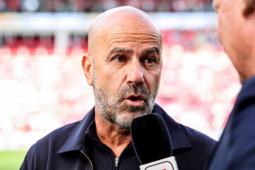 Peter Bosz voor de camera van ESPN