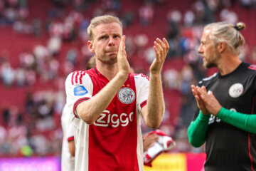 Davy Klaassen bedankt het publiek