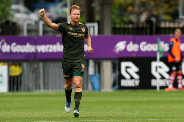 Dani de Wit in het uitshirt van FC Utrecht