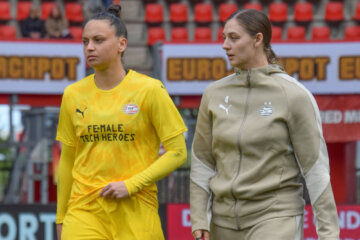 Nicky Evrard en Aniek Nouwen bij PSV