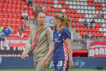 Fenna Kalma en Liz Rijsbergen bij PSV