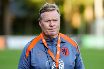 Ronald Koeman bij de training