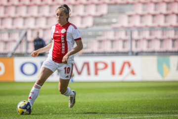 Joëlle Smits in actie namens Ajax