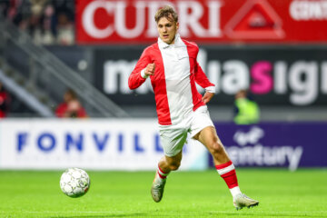 Lukas Larsen in actie voor FC Emmen