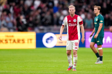 Davy Klaassen kijkt bedrukt