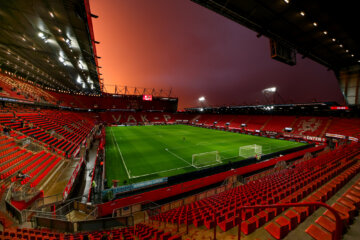 De Grolsch Veste in het avondlicht