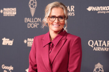 Sarina Wiegman op de rode loper van het Ballon d'Or-gala