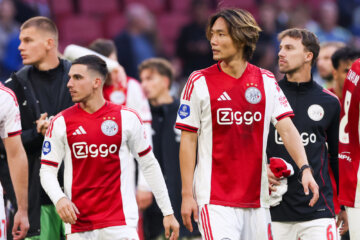 Spelers van Ajax bedanken de fans