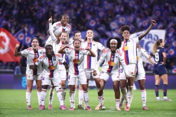 Damaris Egurrola, Lily Yohannes en andere speelsters van OL Lyonnes juichen