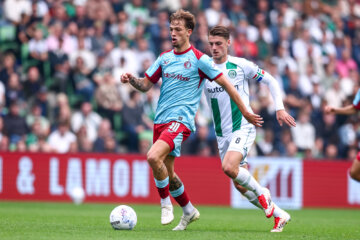 Luciano Valente in duel met Steije Resink