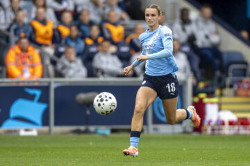 Kerstin Casparij in actie namens Manchester City