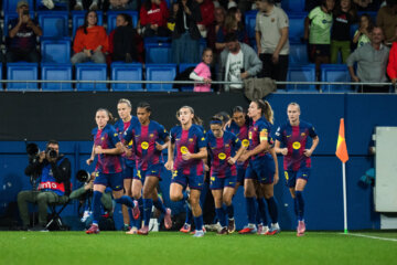 FC Barcelona juicht na een goal tegen Bayern München